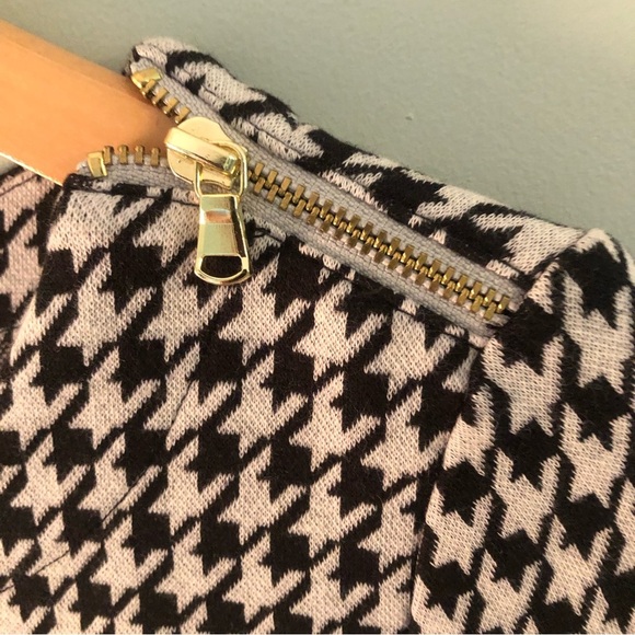 Talbots Houndstooth Zip Neck Knit Top. Size small. - Picture 4 of 9